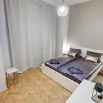 Διαμέρισμα Brighthome Castle District *