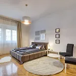 Διαμέρισμα Brighthome Castle District *