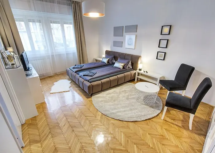 Brighthome Castle District 公寓