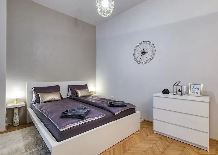 Brighthome Castle District 公寓 *