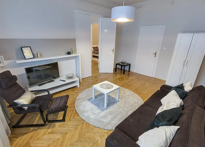 Brighthome Castle District 公寓