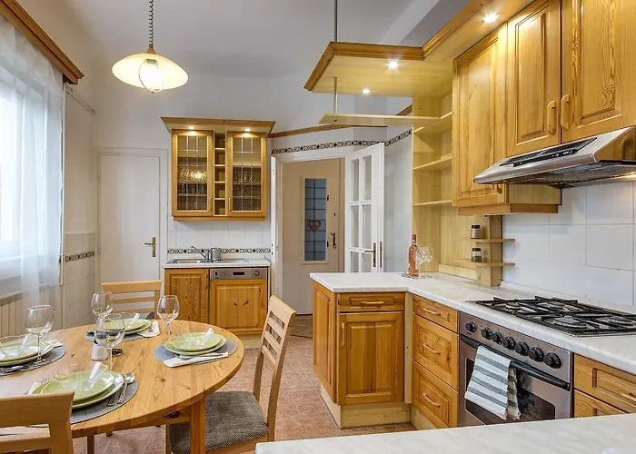 Brighthome Castle District 公寓